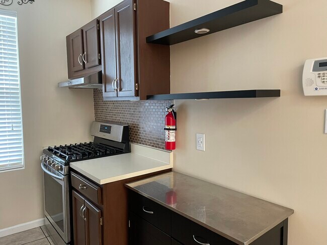 Building Photo - 684 85th St