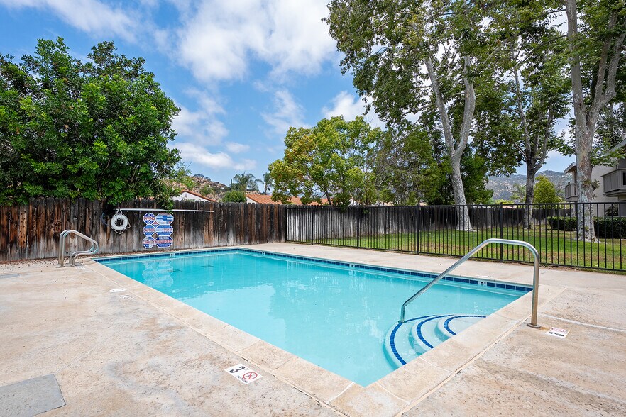 Building Photo - 520 Sandalwood Pl