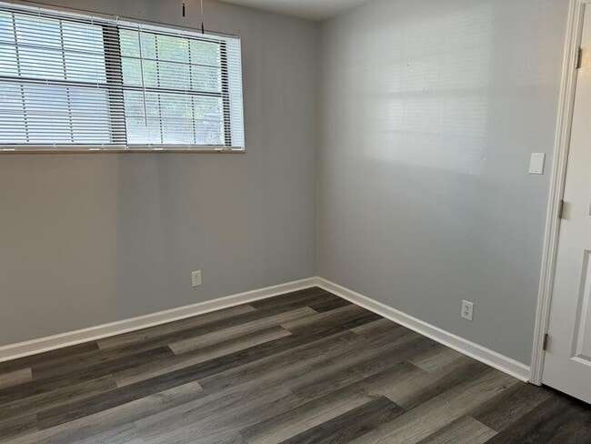 Building Photo - 118 Walsh Ln
