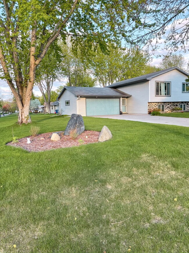 Building Photo - 2418 Marquette Dr