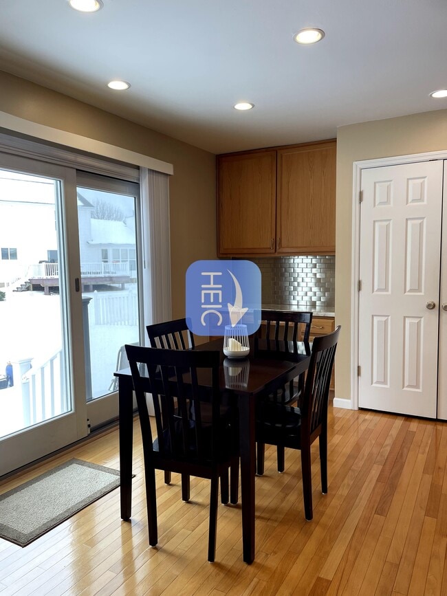 Building Photo - 16 Sea Pines Ct