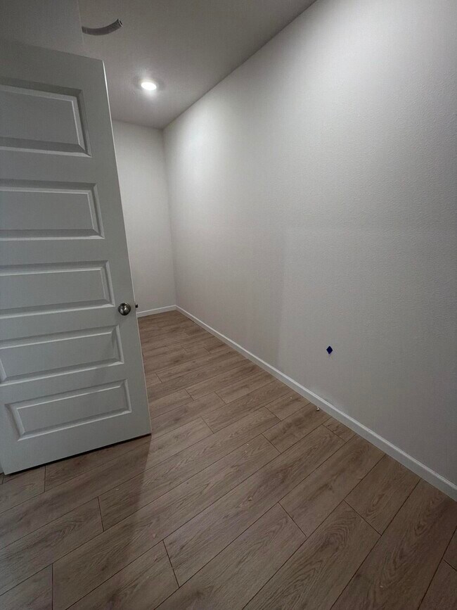 Building Photo - 1434 Garabaldi Cir SE