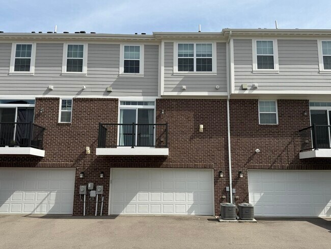 Building Photo - 49623 Cherry Hill Rd