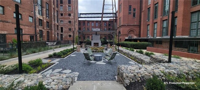 Building Photo - 170 Boulevard SE