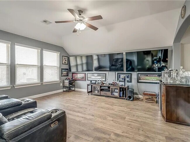 Building Photo - Beautiful 4bed/2.5bath Home Available in Mustang, OK