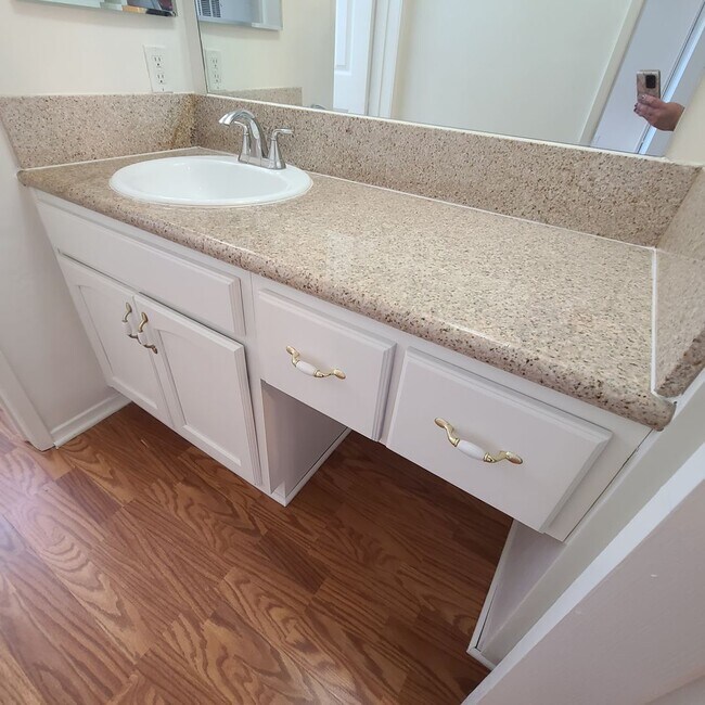 Interior Photo - 1755 Granville Ave
