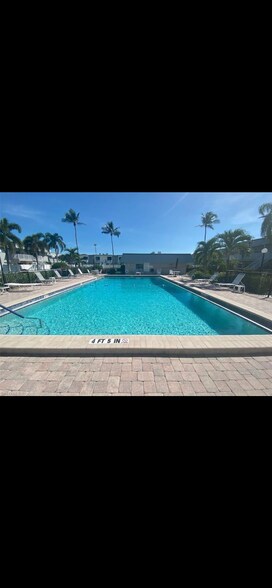 Building Photo - 6777 Winkler Rd