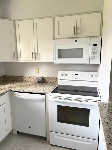 Building Photo - 115 Springwood Cir