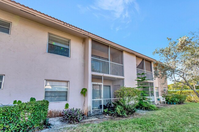 Building Photo - 8431 Royal Palm Blvd