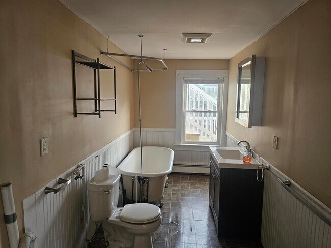 Building Photo - 48 Fourth Street Unit 3