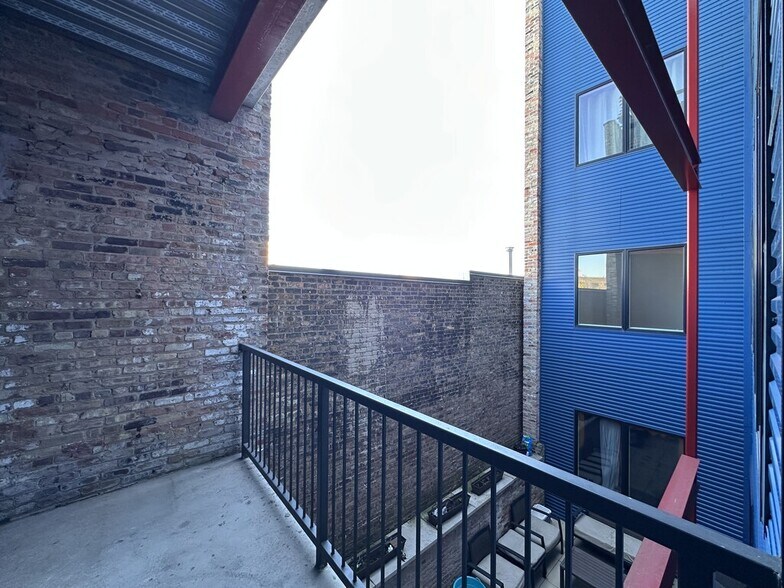 Building Photo - 2550 S Wabash Ave