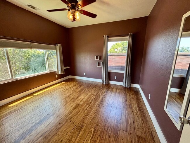 Building Photo - Gorgeous Upgraded Home In Glassell Park Area