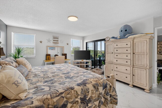 Building Photo - 2334 S Cypress Bend Dr