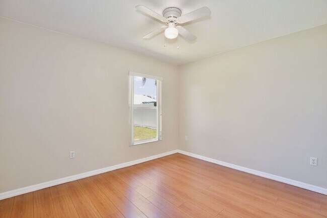 Building Photo - Beautiful 4/2 Pool Home with a Covered Pat...
