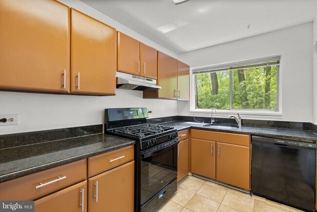 Building Photo - 10643 Weymouth St