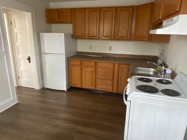 Building Photo - 860 Broad St