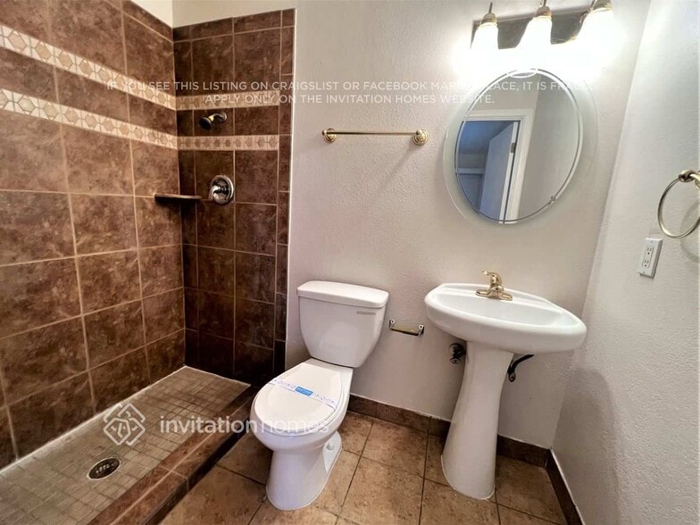 Building Photo - 7121 W North Ln