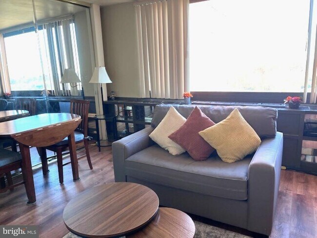 Building Photo - 1011 Arlington Blvd