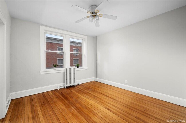 Building Photo - 548 Warburton Ave