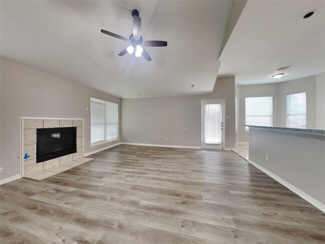 Building Photo - 10834 Golden Sunshine Dr