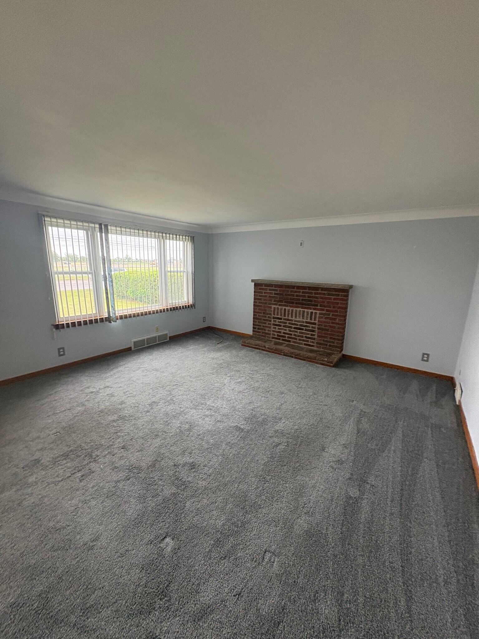 Building Photo - 49 S Youngs Rd