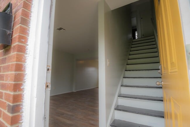 Building Photo - 3105 Clairpoint Ct