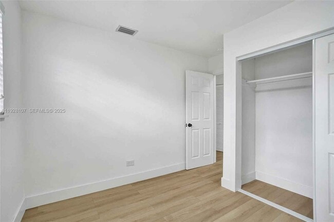 Building Photo - 1960 SW 68th Way