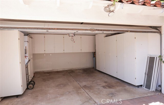 Building Photo - 10781 Lindbrook Dr