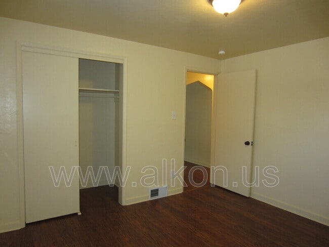 Building Photo - 4785 Yew St