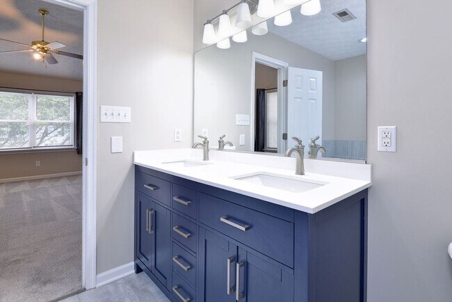 Building Photo - Lovely home in Woods of Tabb