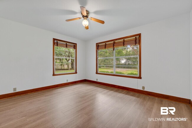 Building Photo - 6425 Village Point Dr
