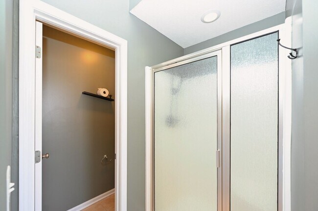 Building Photo - **BEAUTIFUL, WELL-MAINTAINED BRICK HOME ON A LOVELY 0.63-ACRE LOT IN A DESIRABLE NEIGHBORHOOD**