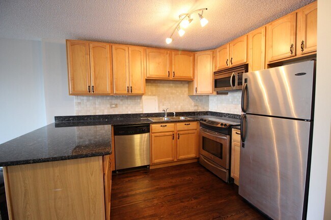 Building Photo - 2754 N Hampden Ct