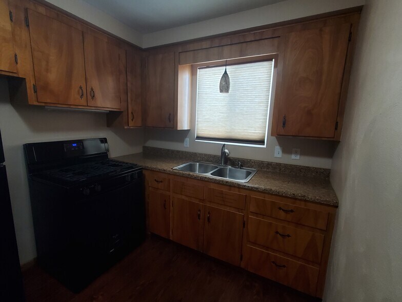 Kitchen - 119 Taylor Ave