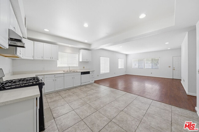 Building Photo - 1224 S Crenshaw Blvd