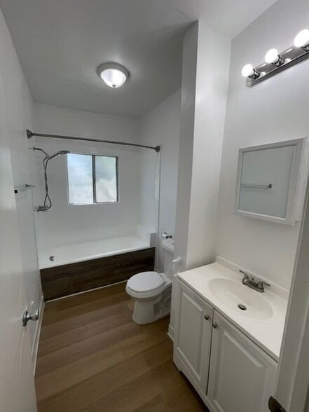 Building Photo - 2229 Vineyard Ave