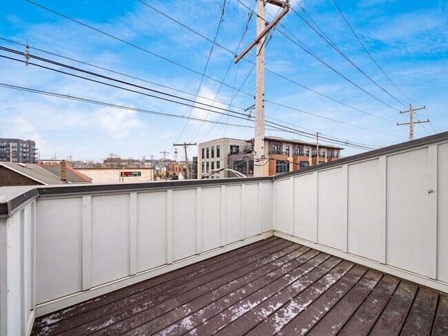 Building Photo - Luxury Living at Four X Five Condos