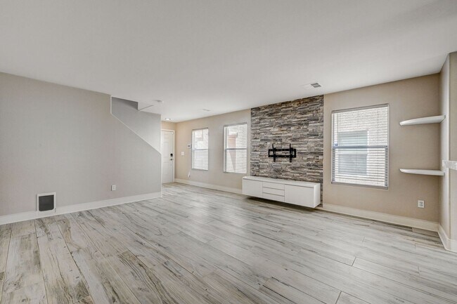 Building Photo - Stunning Southern Highlands Two Story
