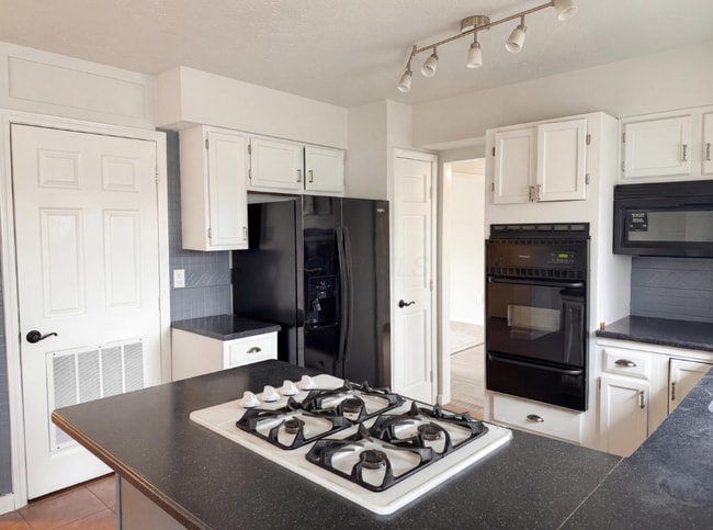 Building Photo - 6288 Fence Row Ln