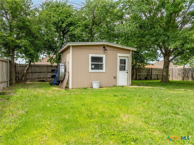 Building Photo - 2804 Bluejay Dr