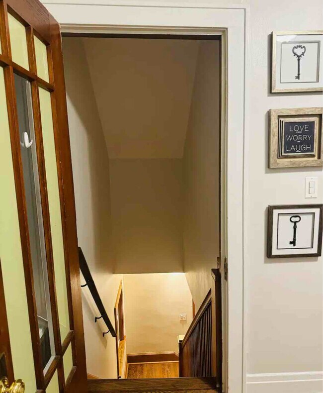 Building Photo - 161 E North Ave