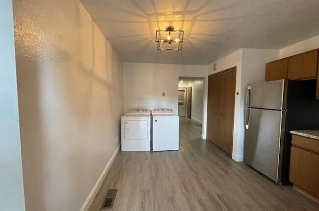 Building Photo - 601 Rizek Dr