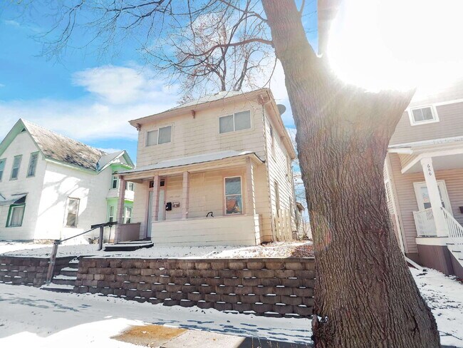 Building Photo - Section 8 approved! - 3 Bed Lower Level Duplex Available Now