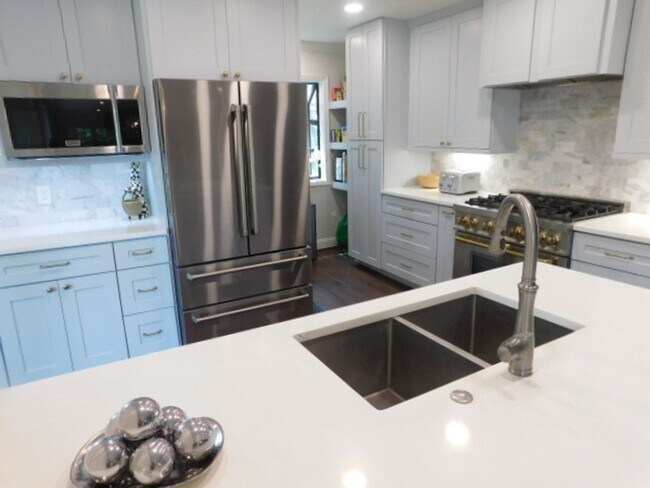 Building Photo - Beautiful Custom Unfurnished Home Located In Sea Pines Resort