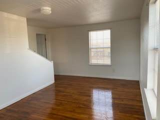 Building Photo - Spacious, quiet downstairs unit in heart o...