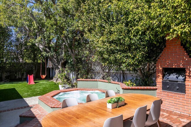 Building Photo - MODERN ARCHITECTURE W/ BEACH CHARM: BRIGHT & AIRY, 4BR3BA, 2-STORY HOME W/ OPEN & BRIGHT LIVING S...