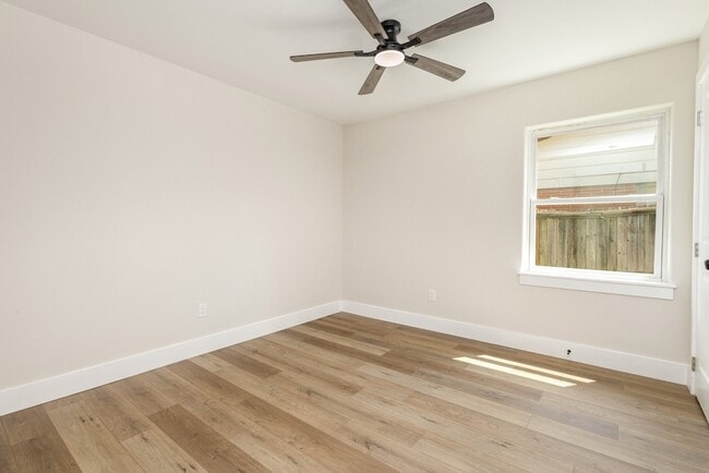 Building Photo - 13520 Glenside Dr