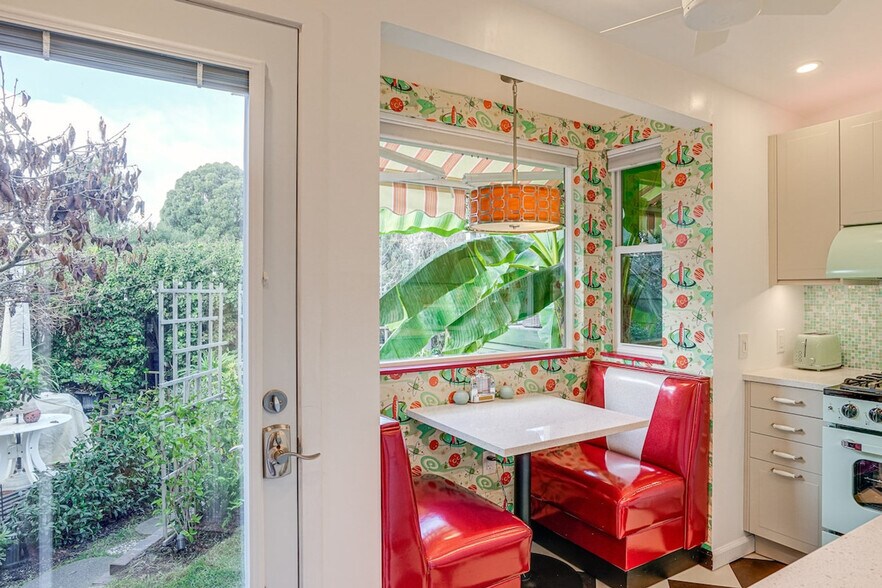 Building Photo - 649 El Centro Rd