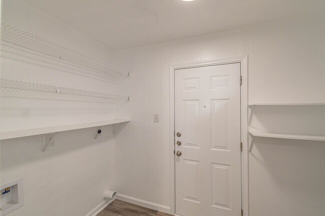 Building Photo - 4318 Burkegate Dr