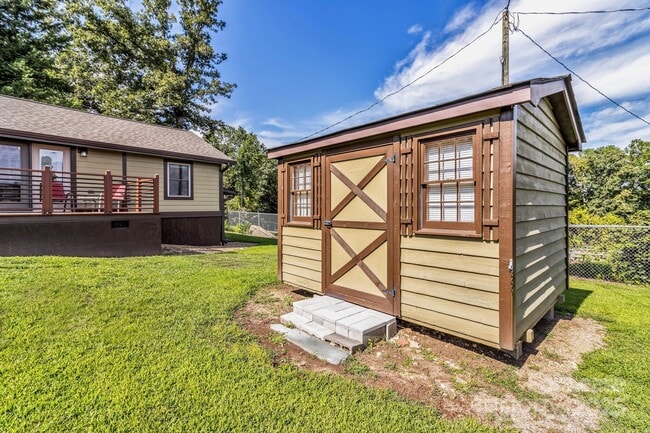 Building Photo - 150 Oak Hill Rd